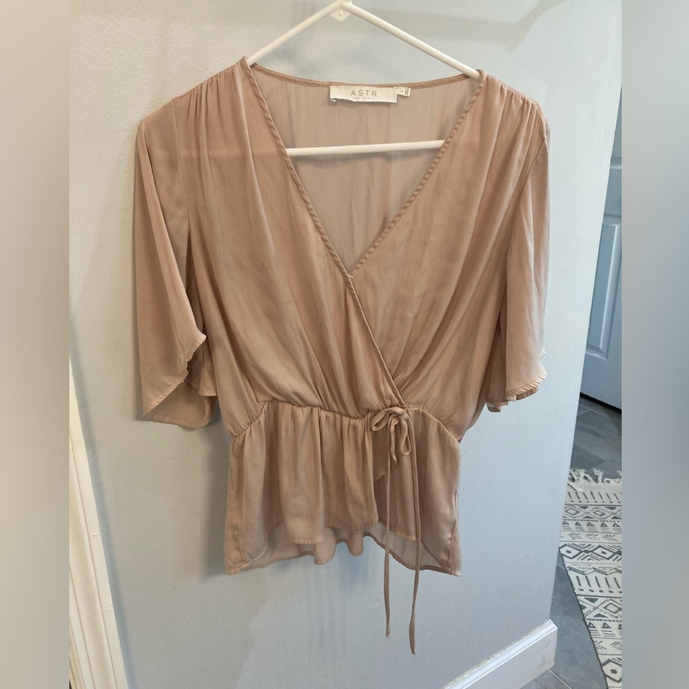 ASTR The Label Women's Cream Short Sleeve Wrap Blouse Size L
